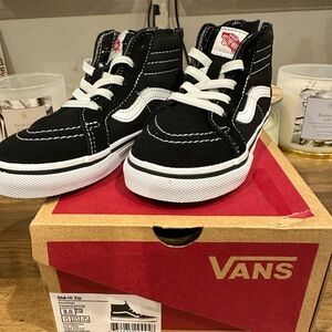 Kids- Vans Black and White Sk8-Hi Zip Sneakers
